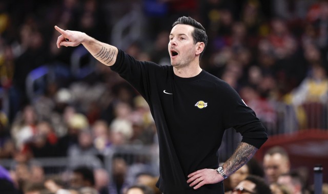 开云下载网址-湖人自26年以来17胜13负 联盟第10 进攻效率第6防守效率第16