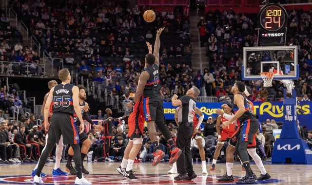 开云APP-三分里程碑！杜兰特32+7+3打爆活塞！火箭探花奇兵，阿门完胜弟弟